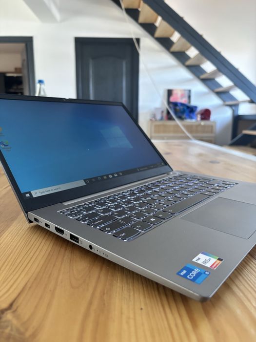 Lenovo Thinkbook 14• i5-11th gen• 16gb ram• bateria 6-8 ore• usb C