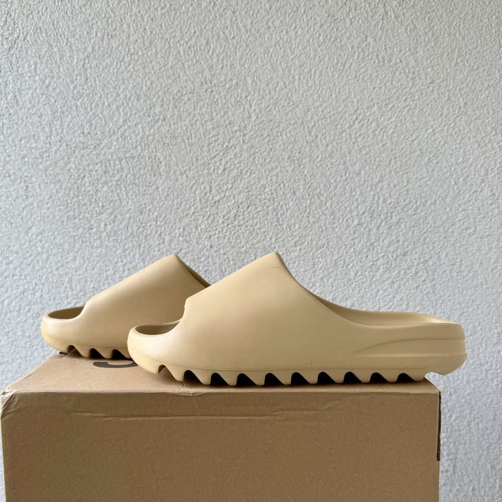 [Yeezy] Slides Desert Sand