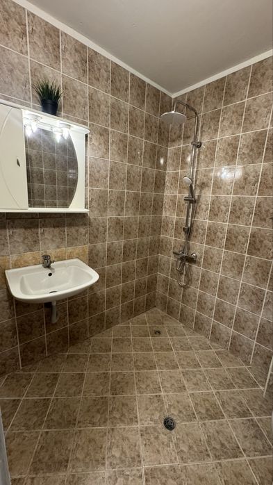 Двустаен апартамент под наем с гараж в Младост 1