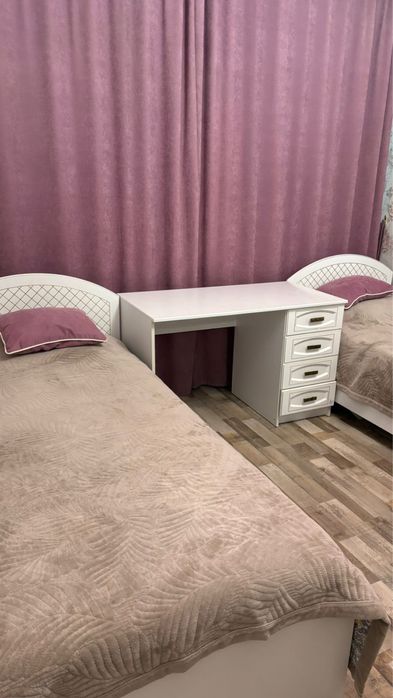 Продается 2шт односпальной кровати и 1 письменный стол