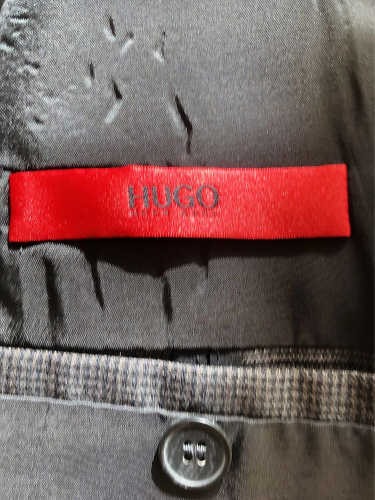 Мъжки костюм “HUGO BOSS”