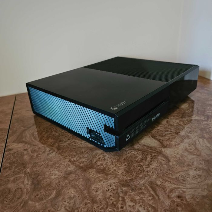 XBOX ONE 1TB + Kinect камера, 2 джойстика, 2 игри PS4 PS5 PlayStation