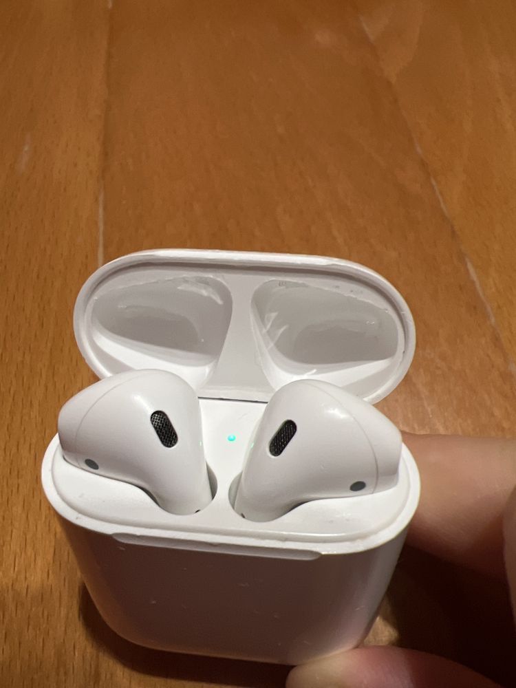 Apple AirPods 2nd generation