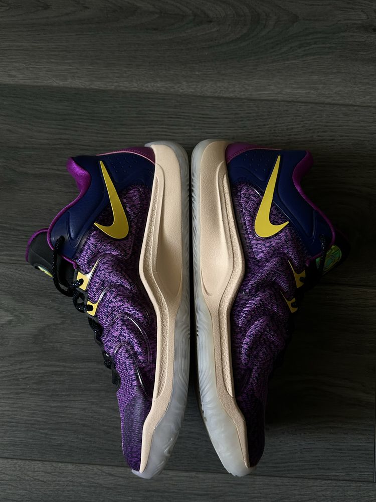 KD 17 “Vivid Purple”