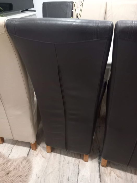 Masa cu scaune de piele