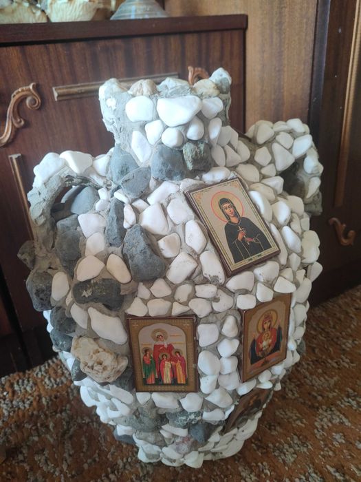 Ръчно изработени икони с естествени камъни – уникални