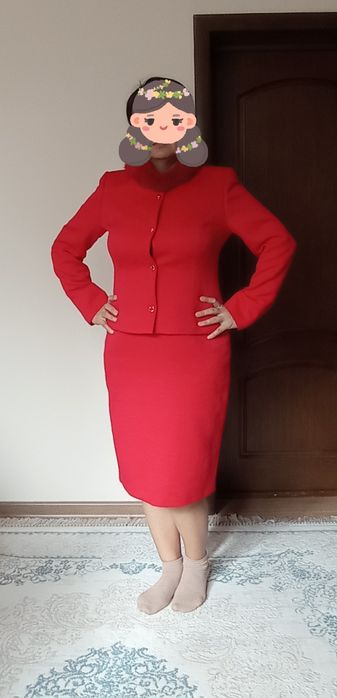 Красный костюм с юбкой