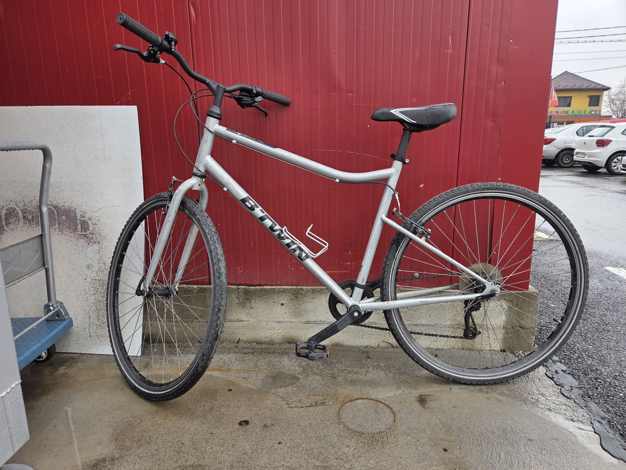 Vând bicicletă B'twin, 28'