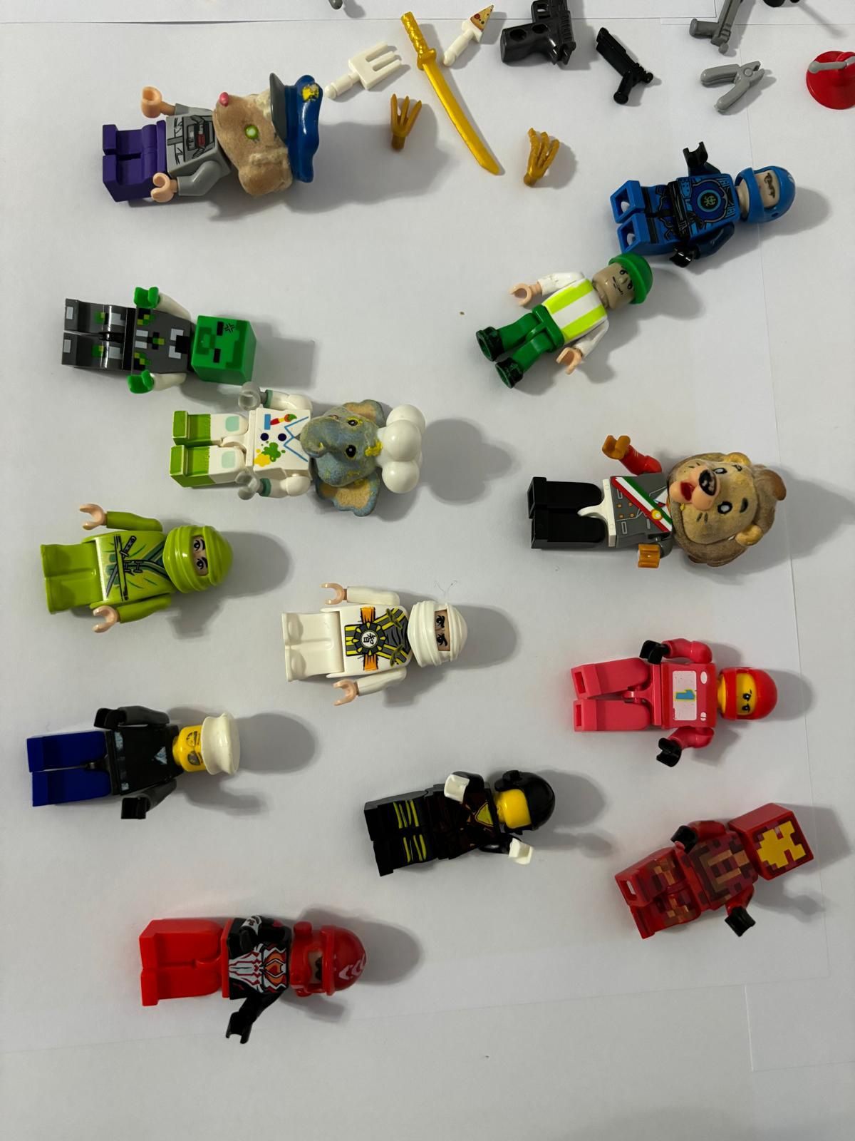 Lego, minifigurine și accesorii compatibile cu lego