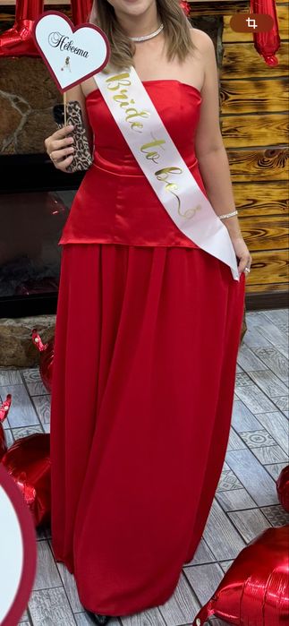 Красное вечернее платье