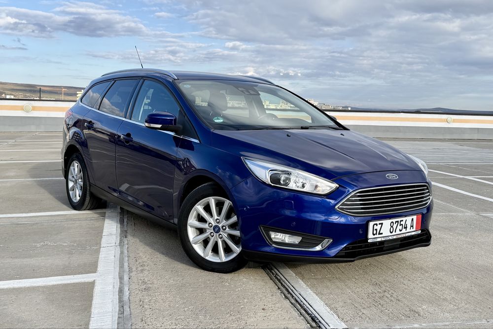 Ford Focus TITANIUM Bi-Xenon Lane-Assist Distronic Trafic-Sign Blis