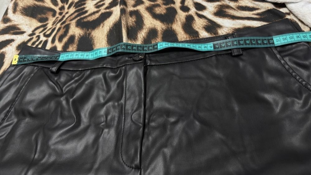 Vand pantaloni piele