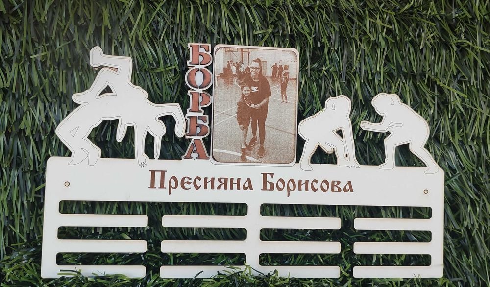 Поставка за медали и купи.