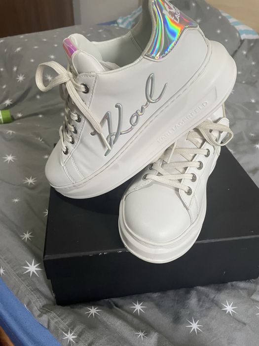 Adidasi Karl Lagerfield/schimb cu UGG