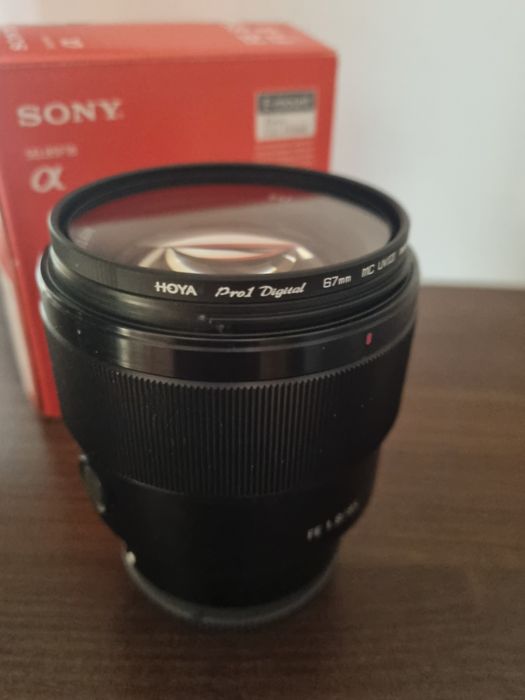 Vând obiectiv Sony 85 1.8