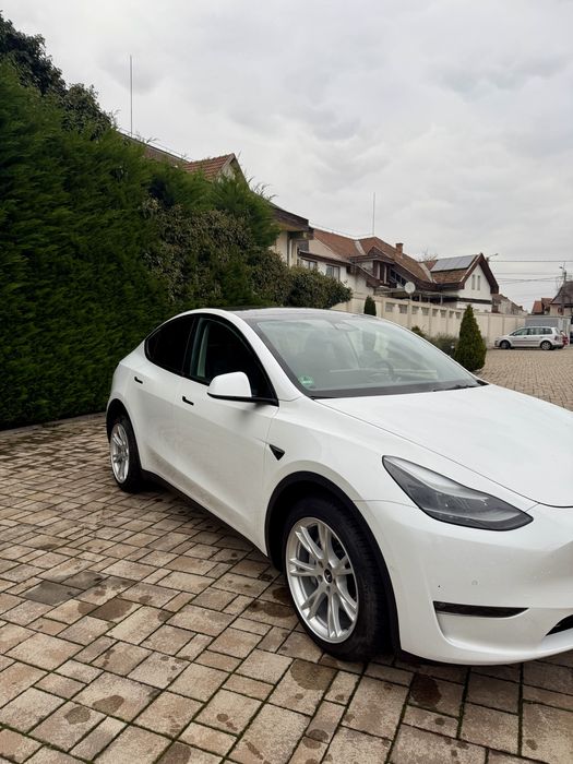 Tesla Model Y Tesla Model Y Long Range Dual Motor