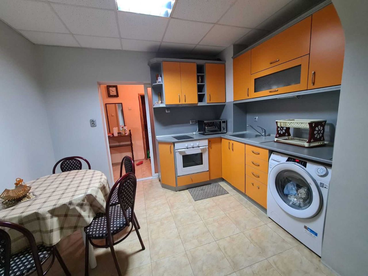 Дава се под наем Двустаен апартамент в Любимец - 70 кв.м за 255 € - Снимка #2