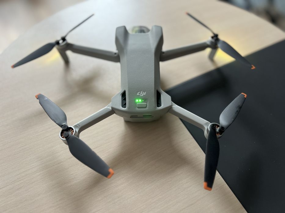 Продавам DJI Mini 3 Fly More Combo RC-2