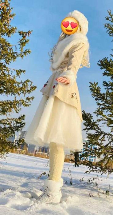 Продам костюмы снегурочки 42-44 размеры