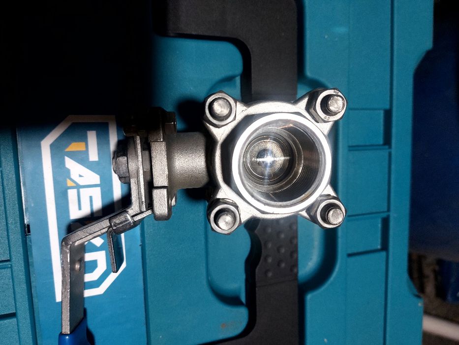 Продам кран шаровый