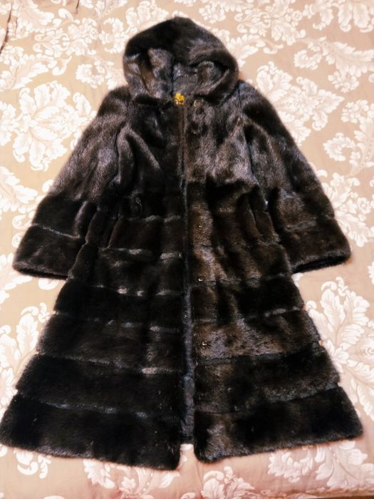 Норковая шуба 44р. Черная с капюшоном расклешенная