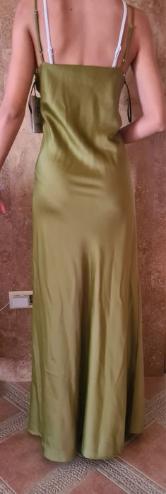 зелена сатенена рокля M