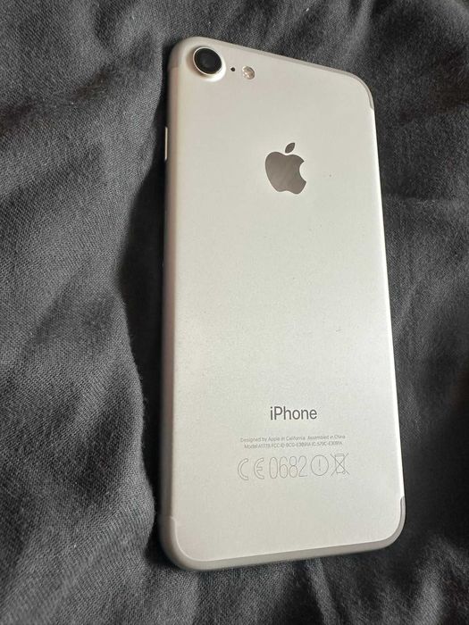 Iphone 7 Alb sau Negru  100% baterie Liber de retea