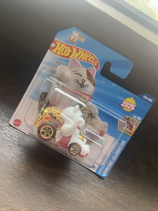 Hot wheels feline luck