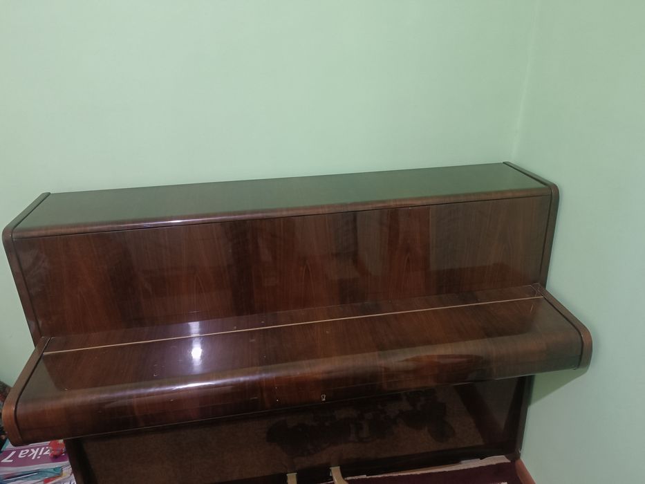 Pianino GEYER sotiladi