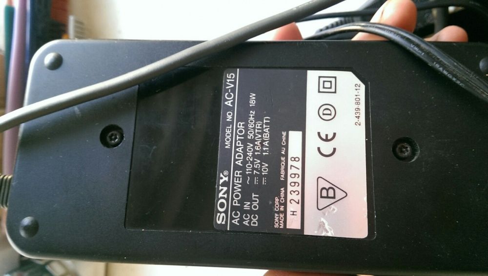 Зарядное устройство для аналоговых видеокамер Sony.