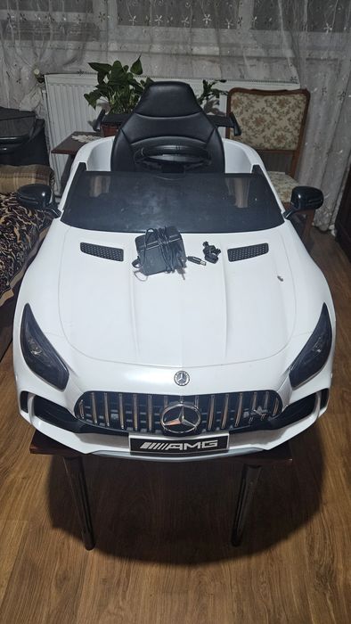 Vând mașinuță electrică pentru copii.