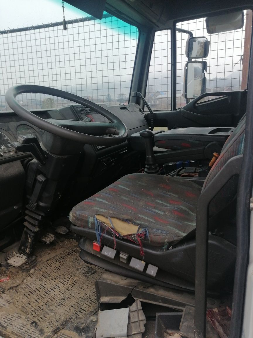 Autoplatforma iveco, platou lung