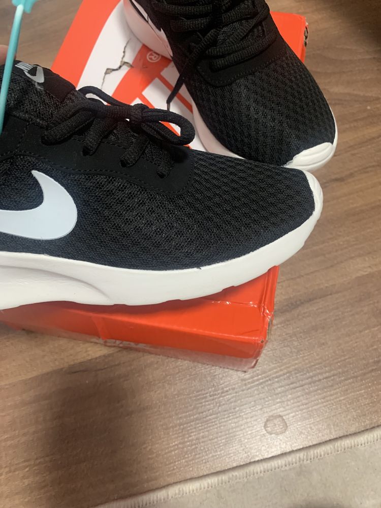 Кроссовки под Nike 36 размер