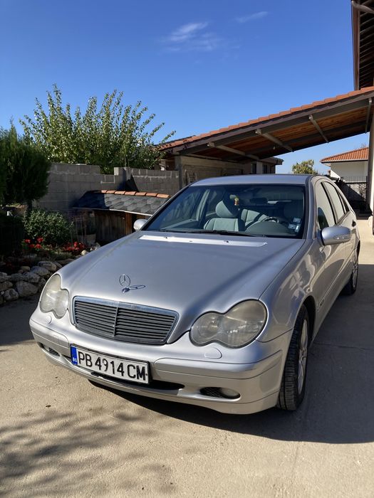 Продавам Мерцедес C220 CDI