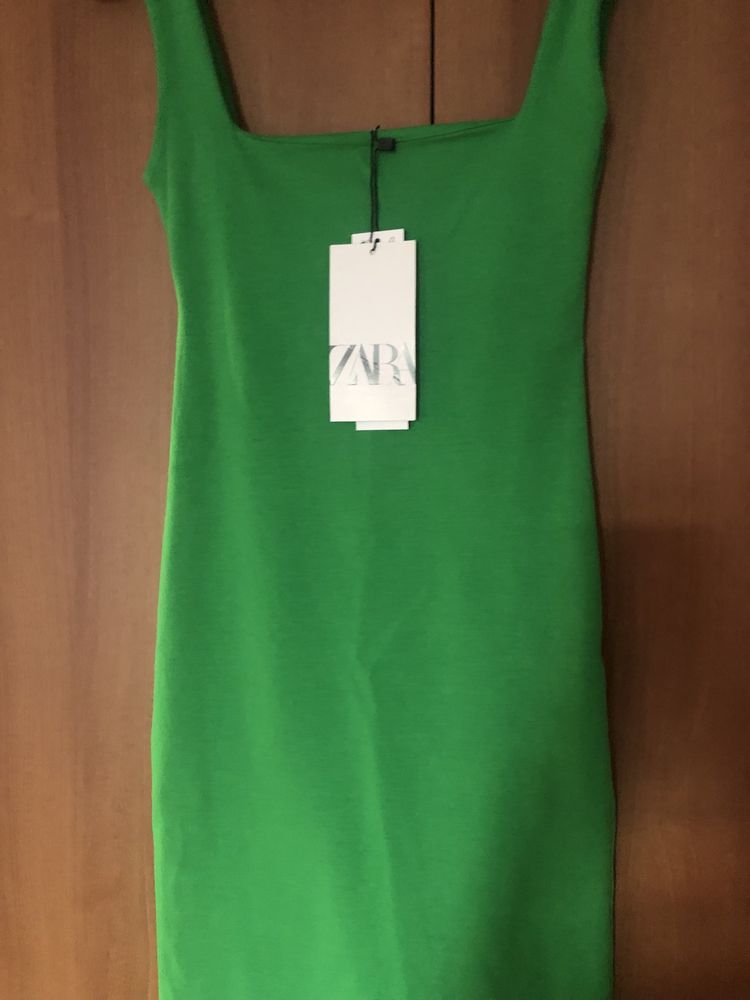 Еластична рокля Zara, размер S, нова, с етикет