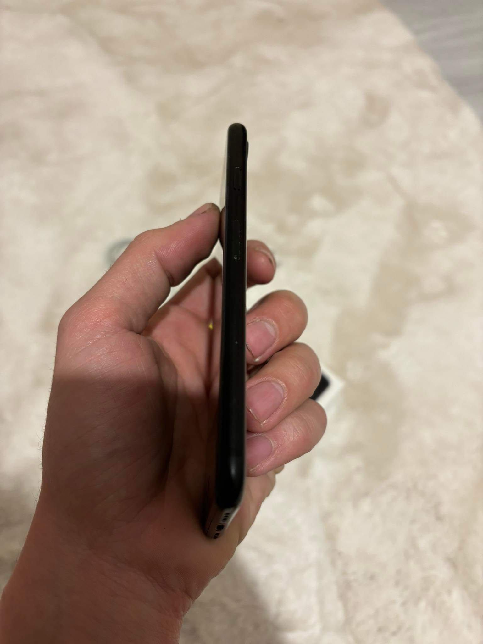 iPhone SE- 64GB, black