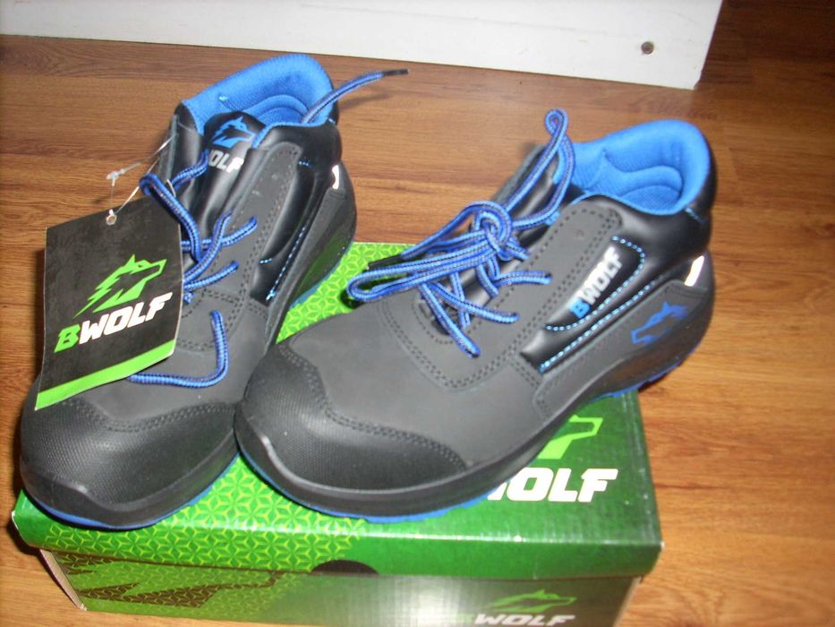 работни обувки с метални бомбета номер 36