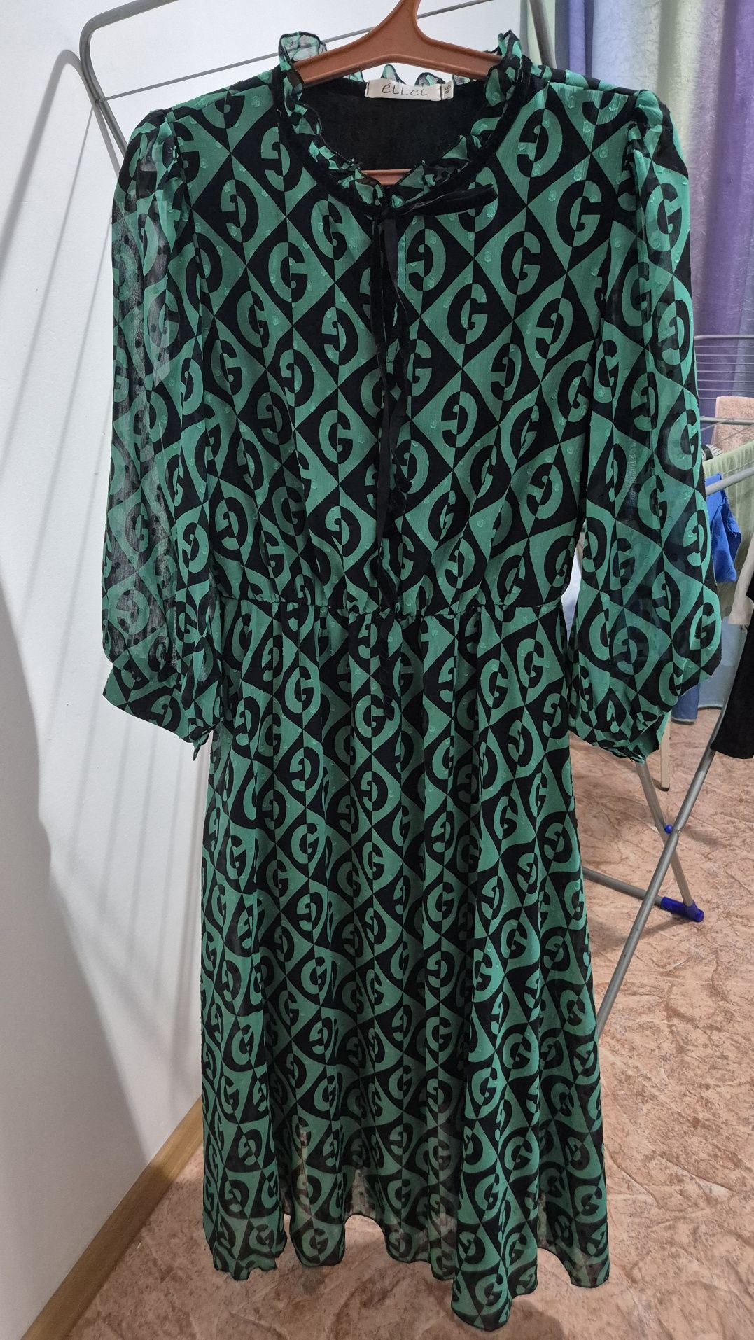 Продам платье, р-р 48-50.
