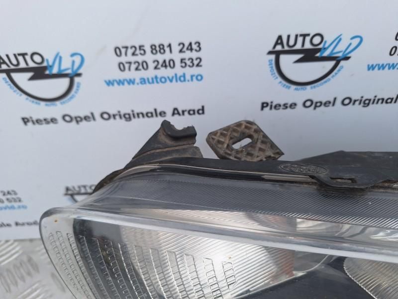 Far cu bec stanga Ford Fiesta 6 MK7