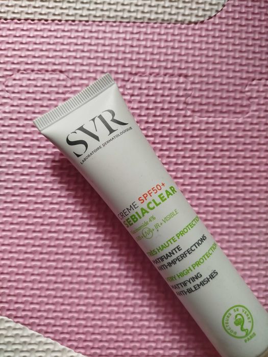 Слънцезащитен крем SVR за мазна и комбинирана кожа