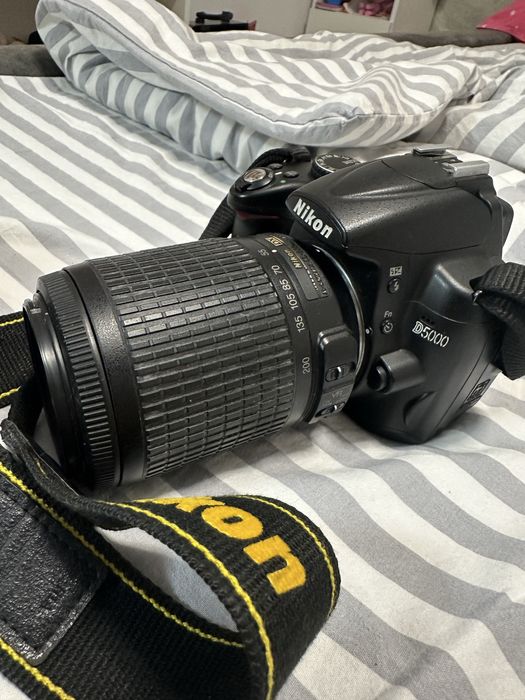 Nikon D3000 cu obiectiv