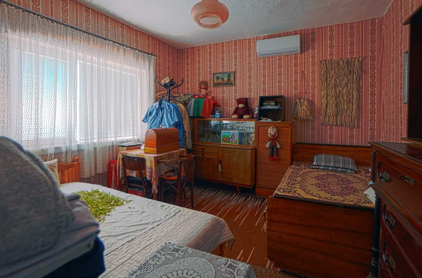 Продава 105 м2 добре поддържана къща с 3520 двор, на 15 км от морето