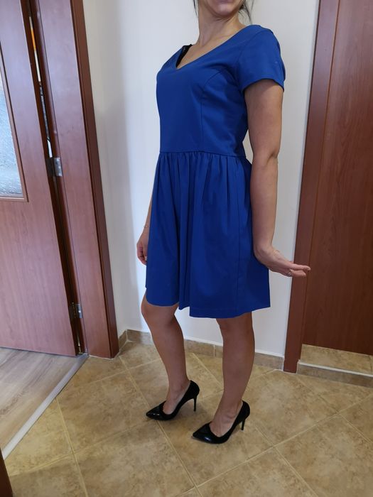 Продавам дамска къса синя рокля