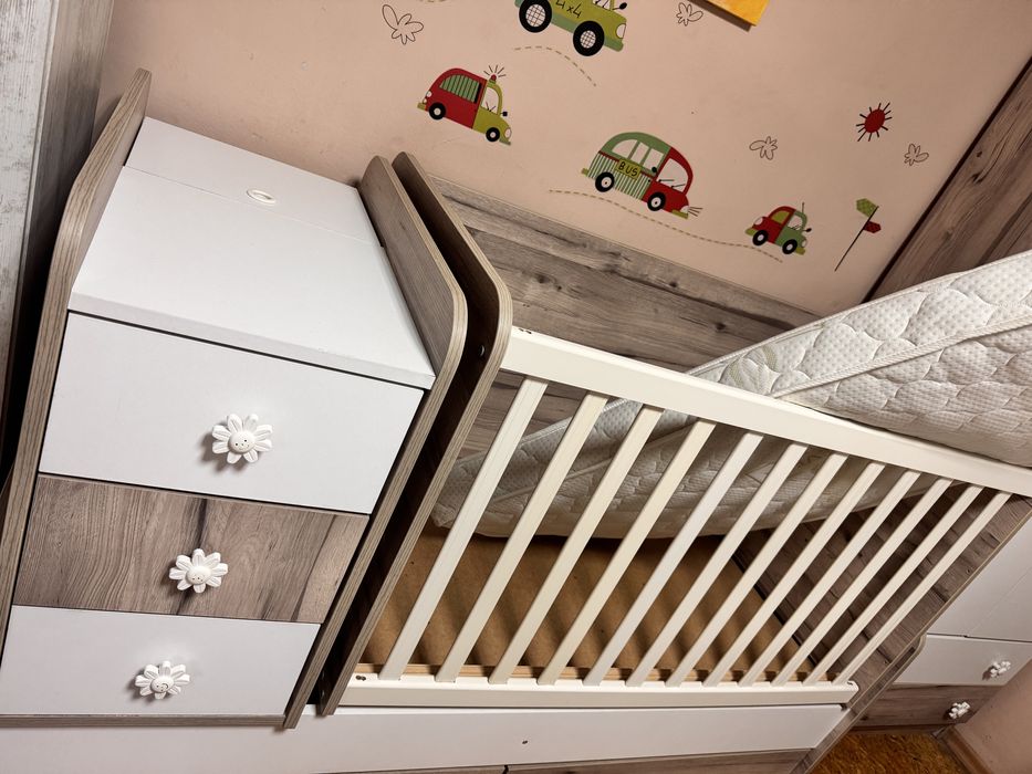 Кушетка, повивалник, легло, шкаф, матрак