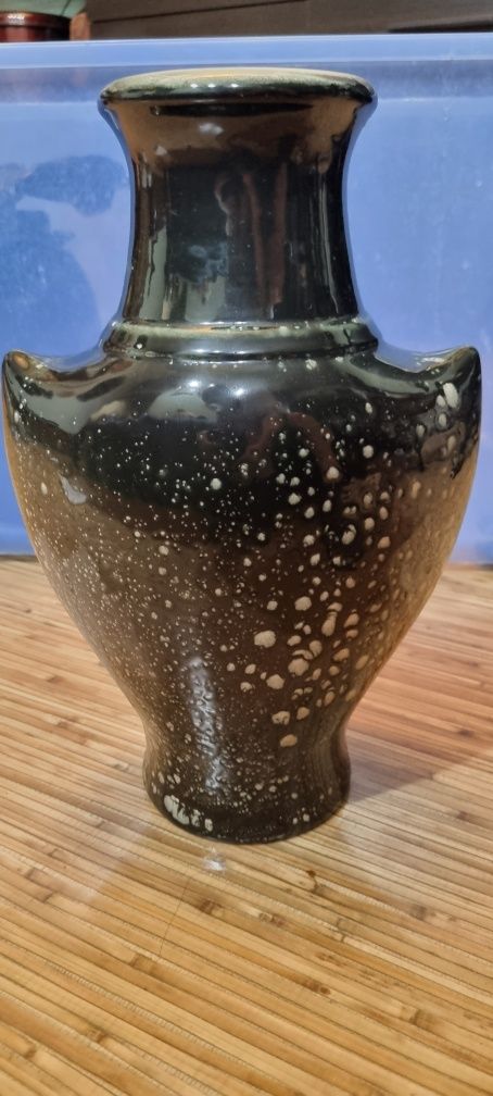 Красивая керамическая ваза