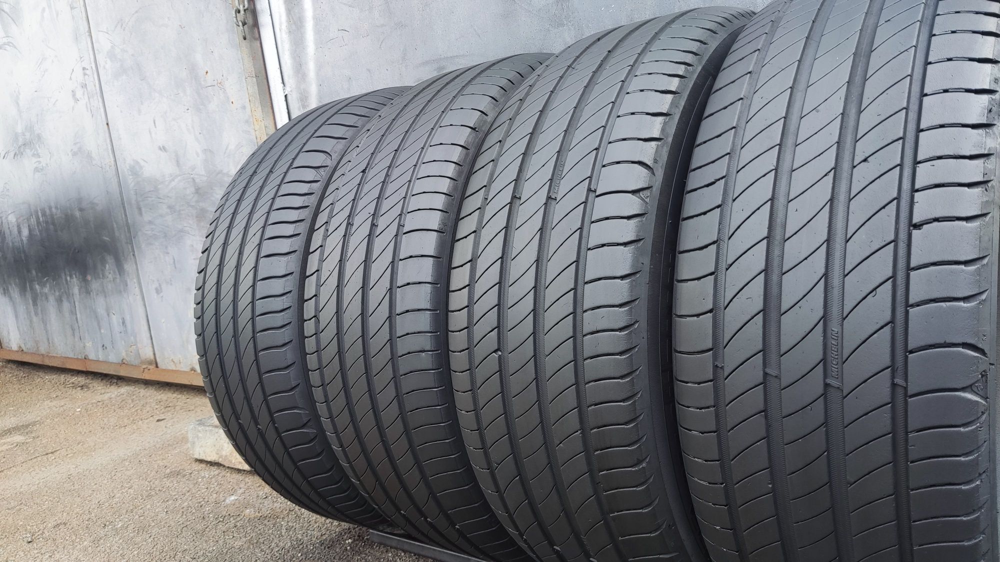 4бр. летни гуми 215/55/17 Michelin Primacy 4 
dot23
6.8mm
Много добро