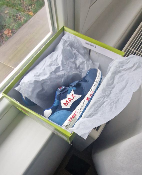 Vind adidasi copii noi