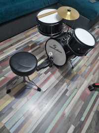 dimensiuni 13×8 tobe bass, dim tom-ul 8×4, dim toba snare 10×4 ( Tobe)