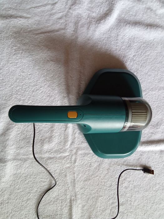 Продавам прахосмукачка за акари.