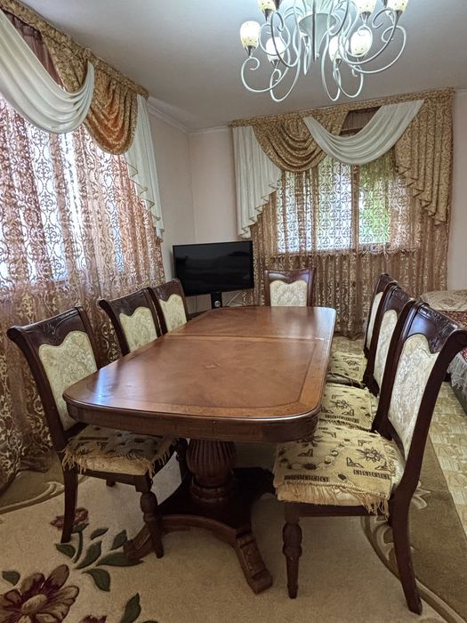Продам обеденный стол из красного дерева (Малайзия)